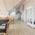 Mirkka - 1-5km From The Sea By Interhome