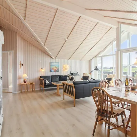 Mirkka - 1-5km From The Sea By Interhome