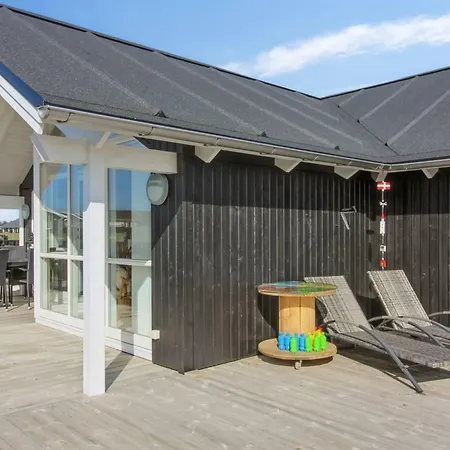 Mirkka - 1-5km From The Sea By Interhome